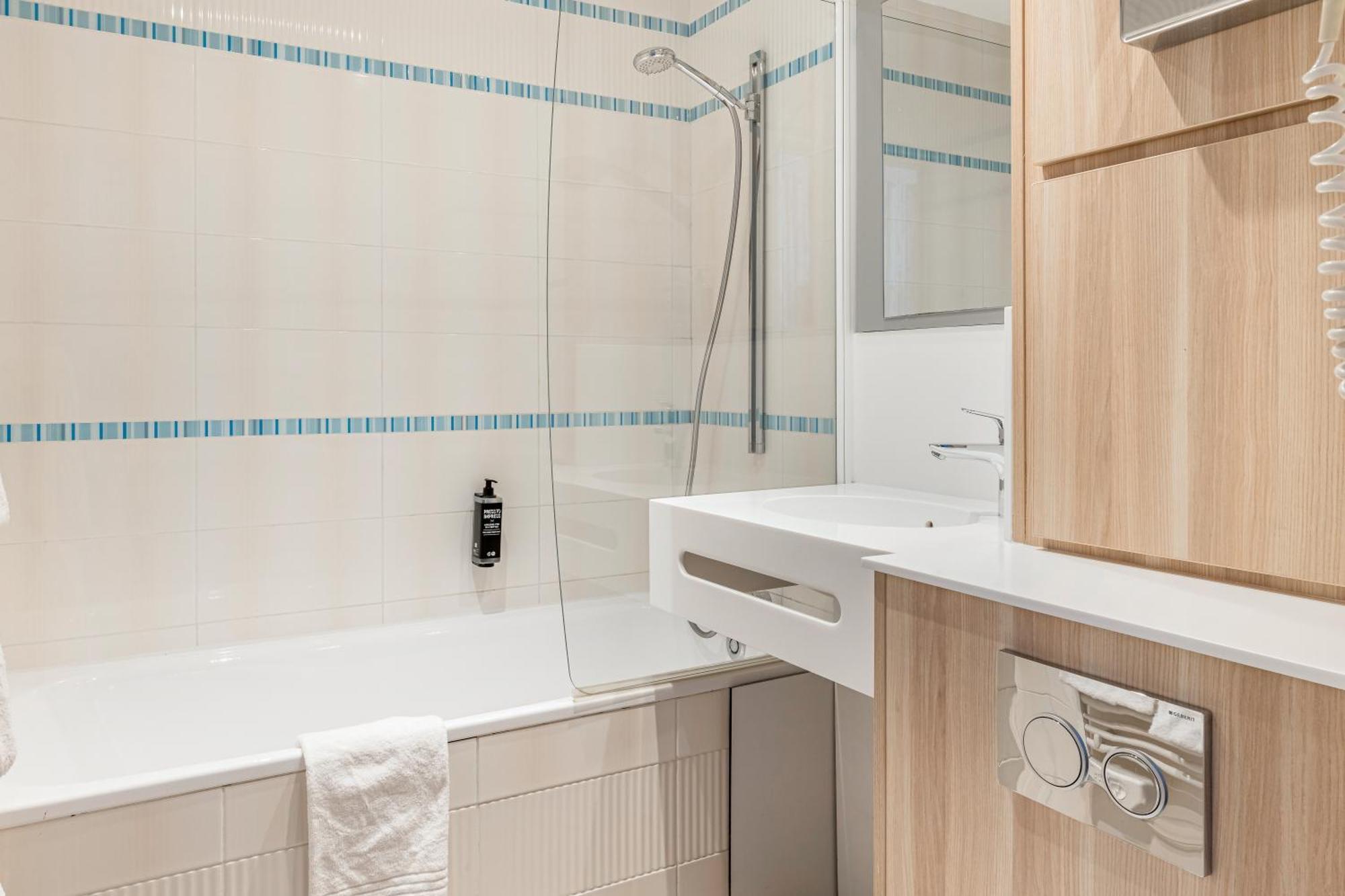 Ibis Styles Annecy Centre Gare Hotell Exteriör bild