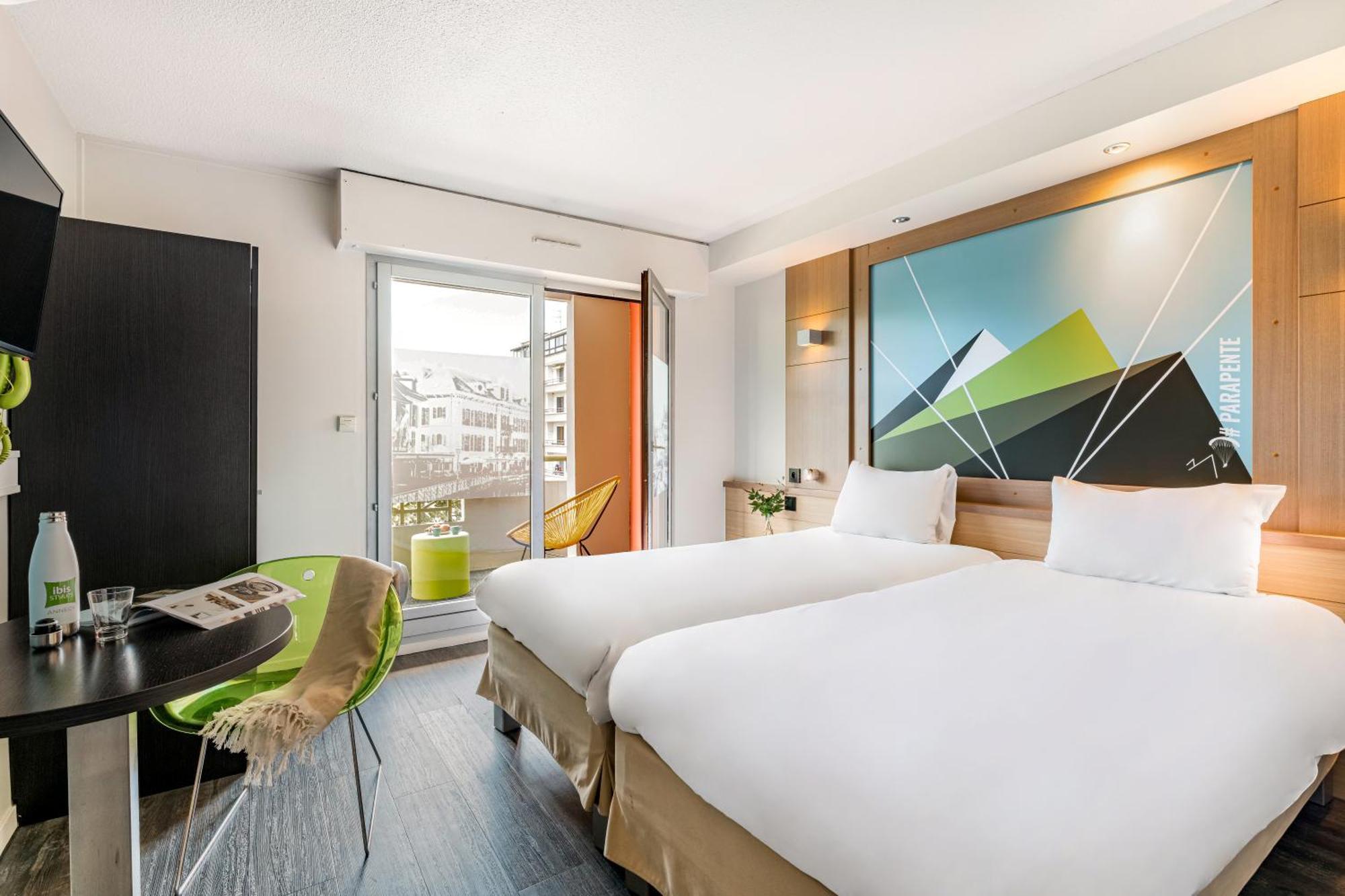 Ibis Styles Annecy Centre Gare Hotell Exteriör bild